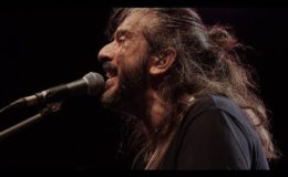 Γιάννης Χαρούλης – Σου Μιλώ και Κοκκινίζεις – Live