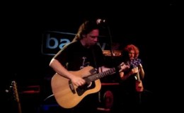 music ΑΛΚΙΝΟΟΣ ΙΩΑΝΝΙΔΗΣ – ΚΟΣΜΟΣ ΠΑΕΙ ΚΙ ΕΡΧΕΤΑΙ