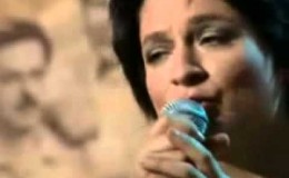 music Δεν την αντέχεις εύκολα την Άνοιξη – Λιζέτα Καλημέρη