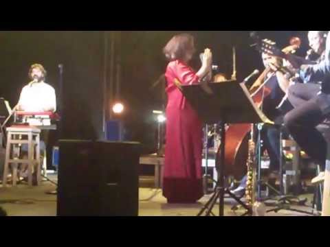music Haris Alexiou-Mia Einai i Ousia (Live 2013)