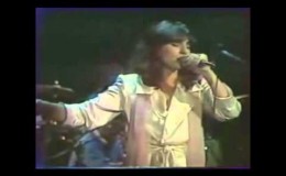 music Ερωτικό (Με μια πιρόγα) – Χάρις Αλεξίου 1984 (live)