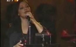 music Haris Alexiou – Oles tou kosmou oi Kyriakes (live, 2002)