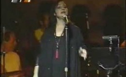 music Haris Alexiou – O arhigos (live, 2002)