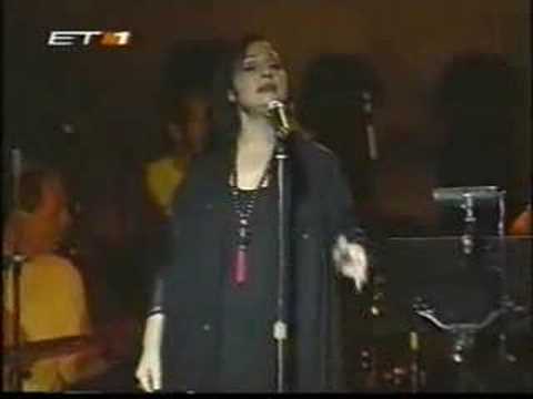 music Haris Alexiou - O arhigos (live, 2002)
