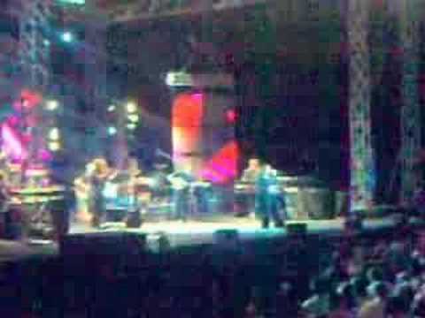 music Χάρις Αλεξίου - Μια είναι η ουσία Live