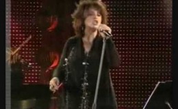 music Χάρις Αλεξίου-Μέσ’ τα δυο της μάτια (Λυκαβηττος-15/06/09)