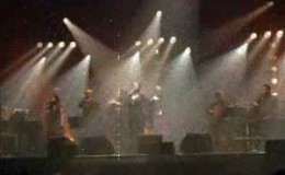 music Χάρις Αλεξίου  Απ’ τα κουμπάκια ανάμεσα
