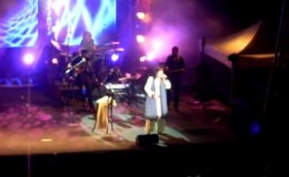 music Χαρούλα Αλεξίου – οι φίλοι μου χαράματα – live