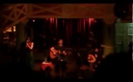 music Σωκράτης Μάλαμας – Τα παιδιά μες την πλατεία (Live)