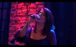 music Τα Σκούρα Μάτια-Ελένη Φωτιάδου(Mικρή Σκηνή)