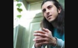music ΓΙΑΝΝΗΣ ΧΑΡΟΥΛΗΣ –  ”ΣΤΟΥΣ ΟΥΡΑΝΟΥΣ”