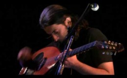 music XAROULIS YIANNIS – OTAN XARAZEI (Goudi 2009)