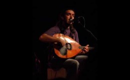 music Γιάννης Χαρούλης – Μοναξιά χιλιάδες φύλλα