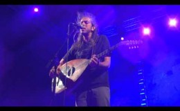 music Της λήθης το πηγάδι – Γιάννης Χαρούλης ( Θέατρο Βράχων Βύρωνα 2013 )