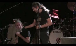 music Γιάννης και Μανώλης Χαρούλης | Τούτο το μήνα
