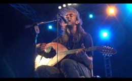 music Το γράμμα – Γιάννης Χαρούλης ( Θέατρο Βράχων Βύρωνα 2013 )