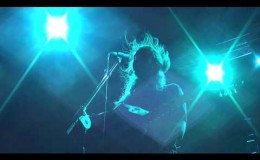 music Έλα πάρε με – Γιάννης Χαρούλης ( Θέατρο Βράχων Βύρωνα 2013 )