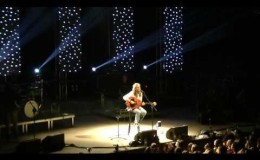 music Όταν χαράζει | Γιάννης Χαρούλης ( Λυκαβηττός 2013 )