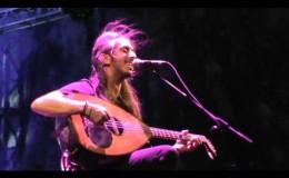 music Τα βάσανά μου χαίρομαι &Πονεμένη καρδιά Γιάννης Χαρούλης @ Θέατρο Βράχων Βυρώνα 1 9 2012