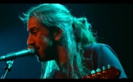 music Μου βγηκες στο μπαλκόνι | Γιάννης Χαρούλης
