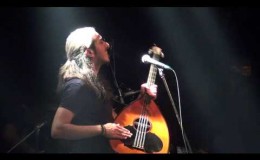 music Τούτο το μήνα – Γιάννης Χαρούλης