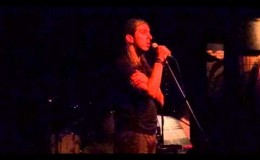 music Την πόρτα ανοίγω το βράδυ (acapella ) – Γιάννης Χαρούλης