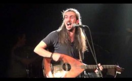 music Πάνω στ΄ αργυρό σκαμνί – Γιάννης Χαρούλης
