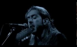 music Ποιός είν’τρελός από έρωτα | Γιάννης Χαρούλης