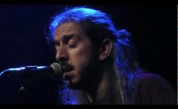 music Στον ουρανό χορεύγουνε | Γιάννης Χαρούλης