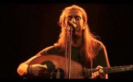 music Όταν χαράζει | Γιάννης Χαρούλης
