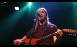 music Σου μιλώ και κοκκινίζεις | Γιάννης Χαρούλης