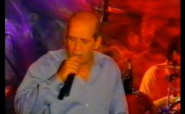 music Κλαίει απόψε η γειτονιά – Δημήτρης Μητροπάνος