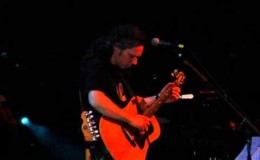 music Αλκίνοος Ιωαννίδης – Ένα τραγούδι για την ελευθερία Live