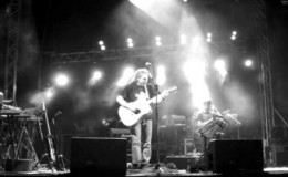 music Αλκίνοος Ιωαννίδης – Κόσμος πάει κι έρχεται | Βολος 2009