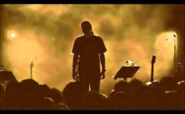 music Αλκίνοος Ιωαννίδης – Στο παραθύρι στεκόσουν Live