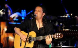 music Αλκίνοος Ιωαννίδης – Κόκκιν’ αxείλι (Βόλος 2009)