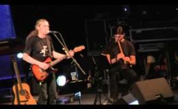 music Εκτός τόπου και χρόνου | Αλκίνοος Ιωαννίδης