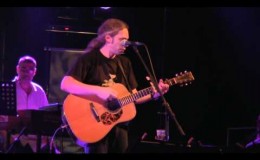 music Μιά φυσαρμόνικα που κλαίει | Αλκίνοος Ιωαννίδης