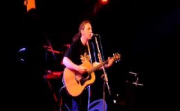 music Αλκίνοος Ιωαννίδης solo, Στην Αγορά του Αλ Χαλίλι