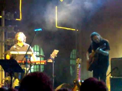 music Alkinoos Ioannidis - Kosmos Paei Kierxete[Live@Texnopolis_Gkazi,Keramikos,05/09/2011]