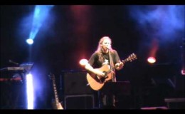 music Alkinoos Ioannidis  – Kokkin’ Axeili[Live@Texnopolis_Gkazi,Keramikos,05/09/2011]