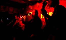 music o kosmos pou allazei (alkinoos ioannidis) – tholes figoures @ friends rock bar